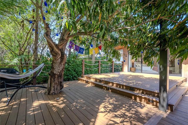 11450 N Bayshore Dr, North Miami, FL 33181