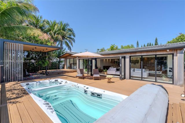 11450 N Bayshore Dr, North Miami, FL 33181