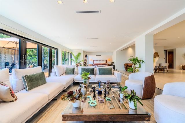 11450 N Bayshore Dr, North Miami, FL 33181