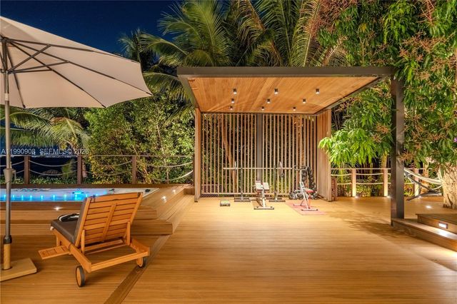 11450 N Bayshore Dr, North Miami, FL 33181