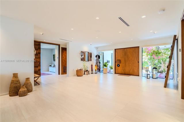 11450 N Bayshore Dr, North Miami, FL 33181