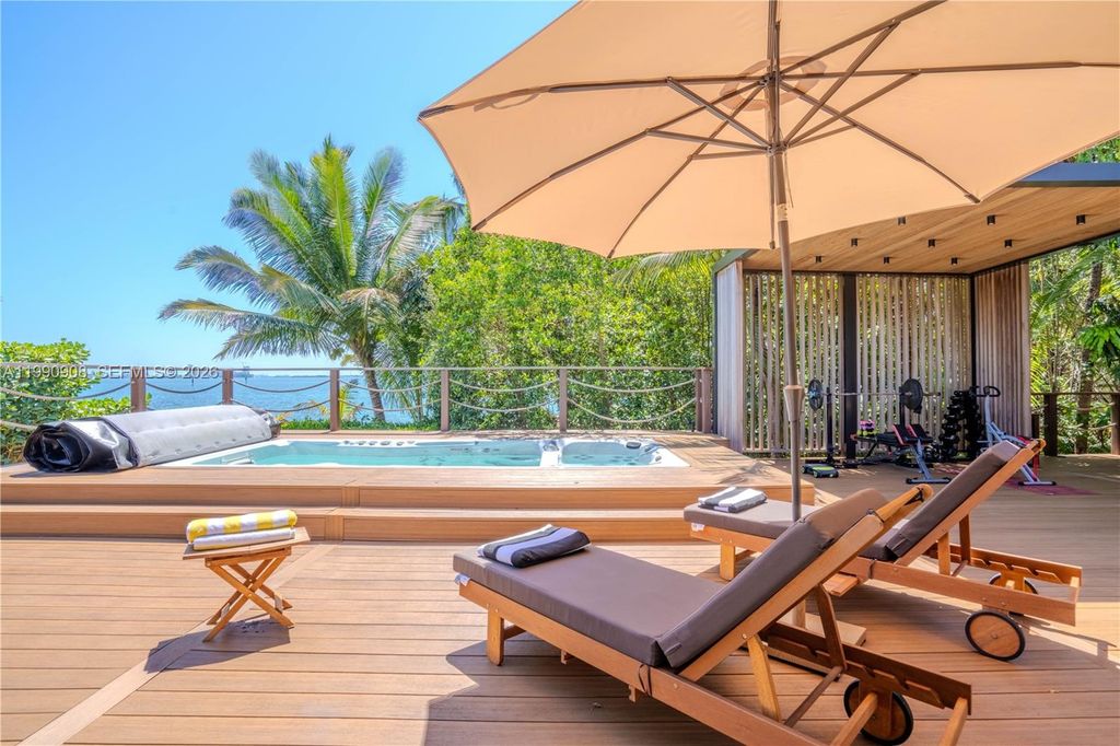 11450 N Bayshore Dr, North Miami, FL 33181