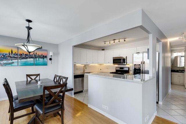 444 W Fullerton Parkway 603, Chicago, IL 60614