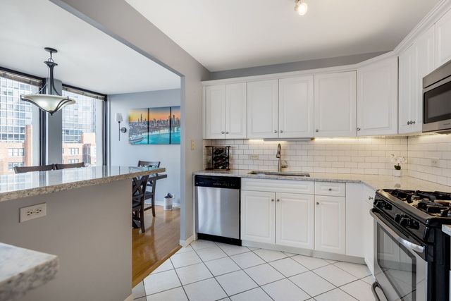 444 W Fullerton Parkway 603, Chicago, IL 60614