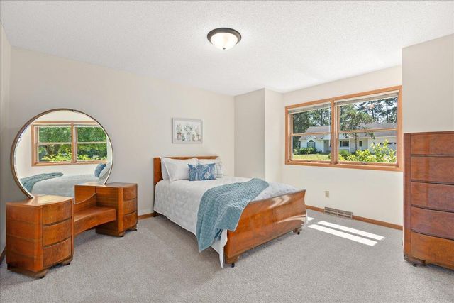 908 Bluebird Court N, North Hudson, WI 54016