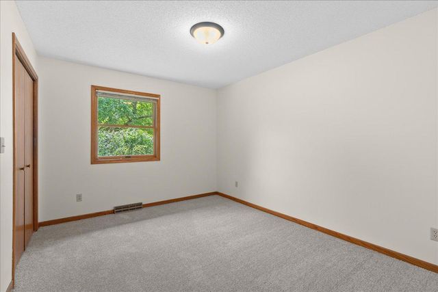908 Bluebird Court N, North Hudson, WI 54016