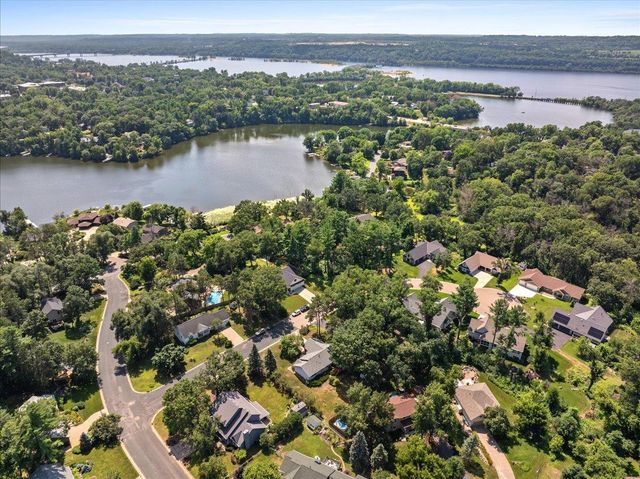 908 Bluebird Court N, North Hudson, WI 54016
