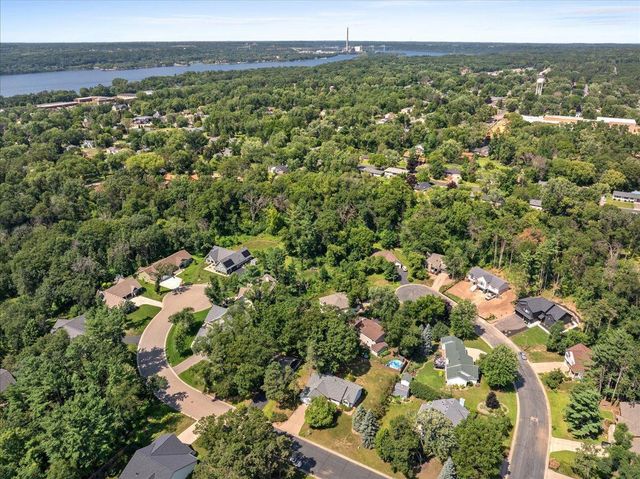 908 Bluebird Court N, North Hudson, WI 54016