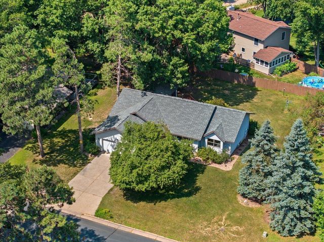 908 Bluebird Court N, North Hudson, WI 54016