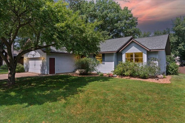 908 Bluebird Court N, North Hudson, WI 54016