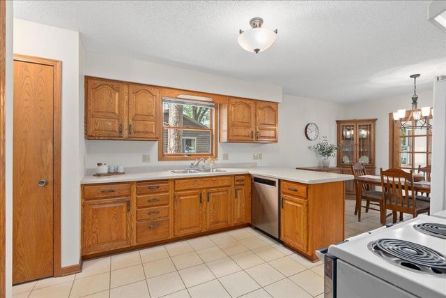 908 Bluebird Court N, North Hudson, WI 54016