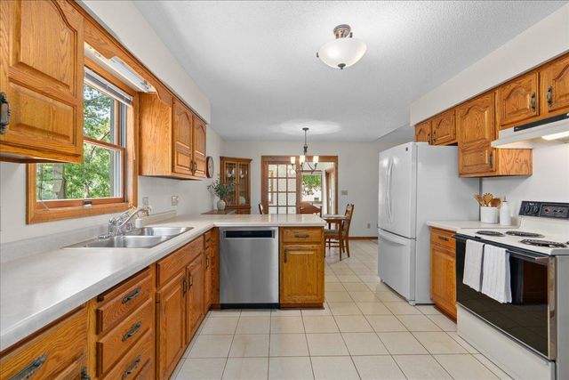 908 Bluebird Court N, North Hudson, WI 54016