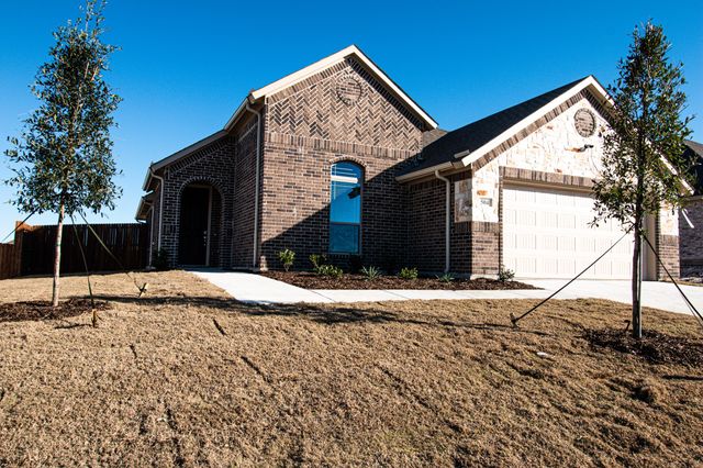504 Lakeway Lane, Justin, TX 76247