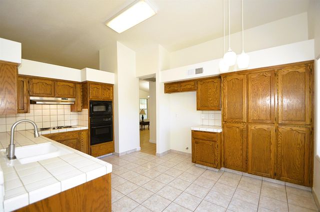 6112 N Tamera Avenue, Fresno, CA 93711