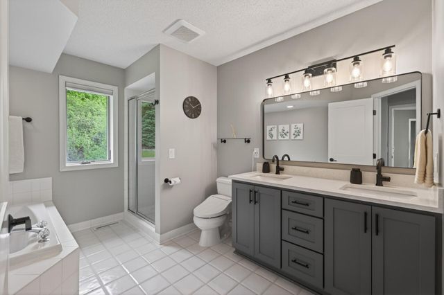 14520 47th Avenue N, Plymouth, MN 55446