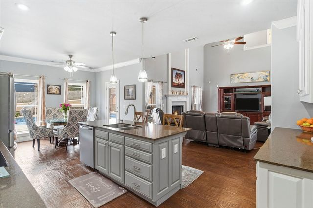 4367 W American Drive, Fayetteville, AR 72704