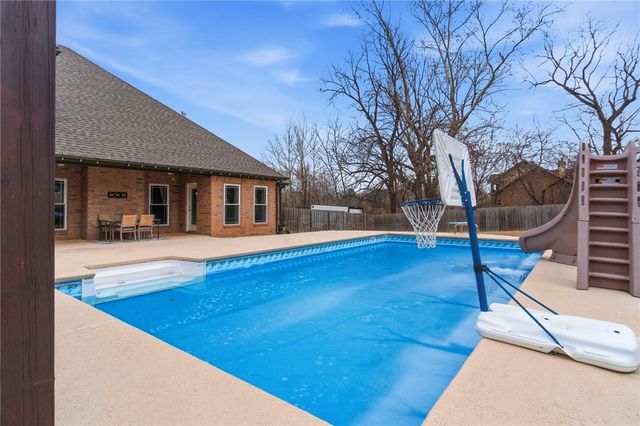 4367 W American Drive, Fayetteville, AR 72704