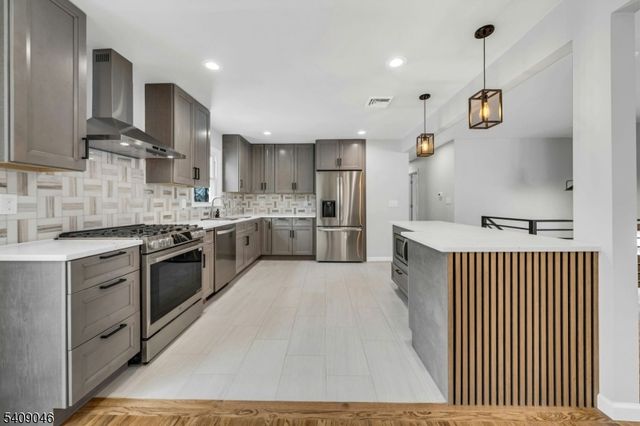 120 Star Lake Rd, Bloomingdale Boro, NJ 07403