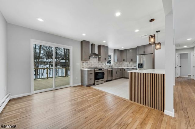 120 Star Lake Rd, Bloomingdale Boro, NJ 07403