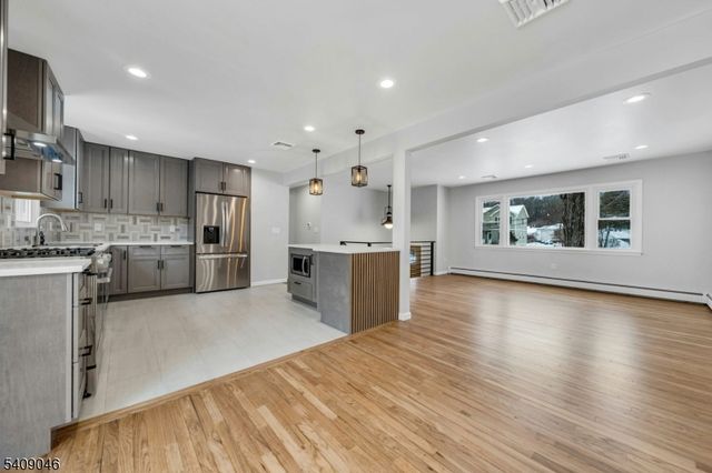 120 Star Lake Rd, Bloomingdale Boro, NJ 07403