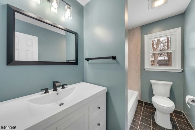 120 Star Lake Rd, Bloomingdale Boro, NJ 07403