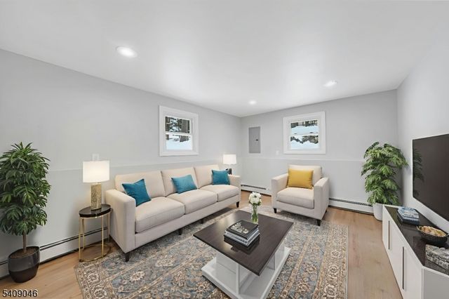 120 Star Lake Rd, Bloomingdale Boro, NJ 07403