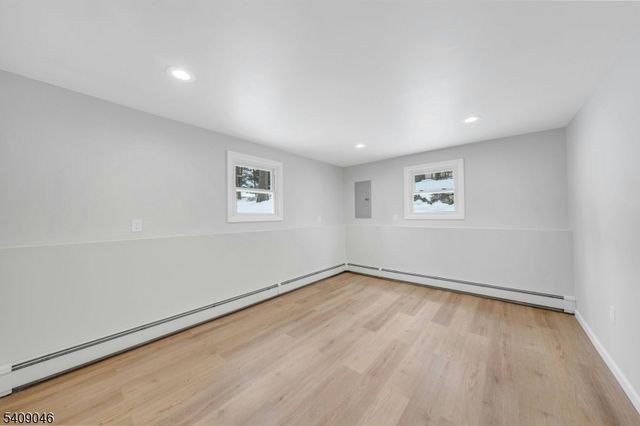 120 Star Lake Rd, Bloomingdale Boro, NJ 07403