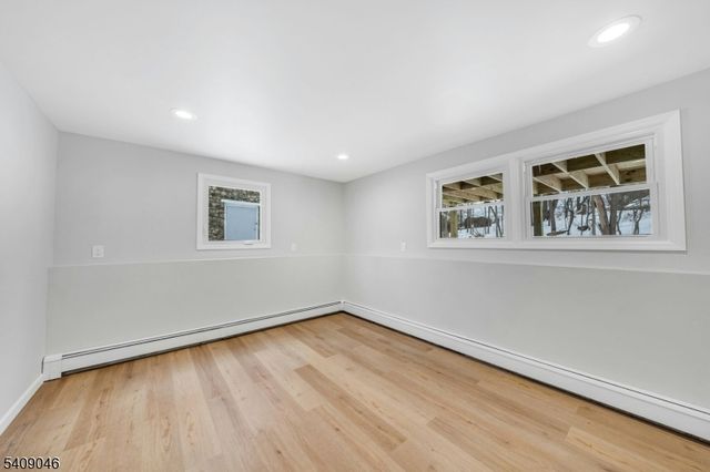 120 Star Lake Rd, Bloomingdale Boro, NJ 07403