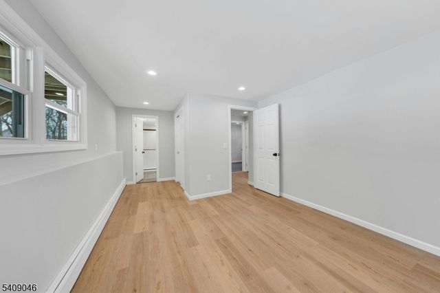 120 Star Lake Rd, Bloomingdale Boro, NJ 07403