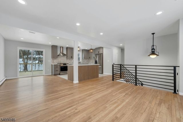 120 Star Lake Rd, Bloomingdale Boro, NJ 07403