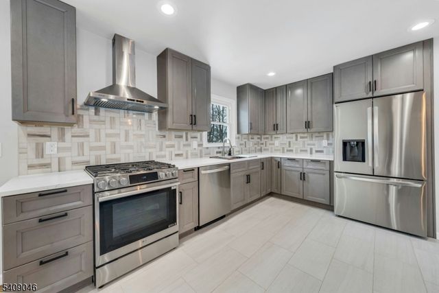 120 Star Lake Rd, Bloomingdale Boro, NJ 07403