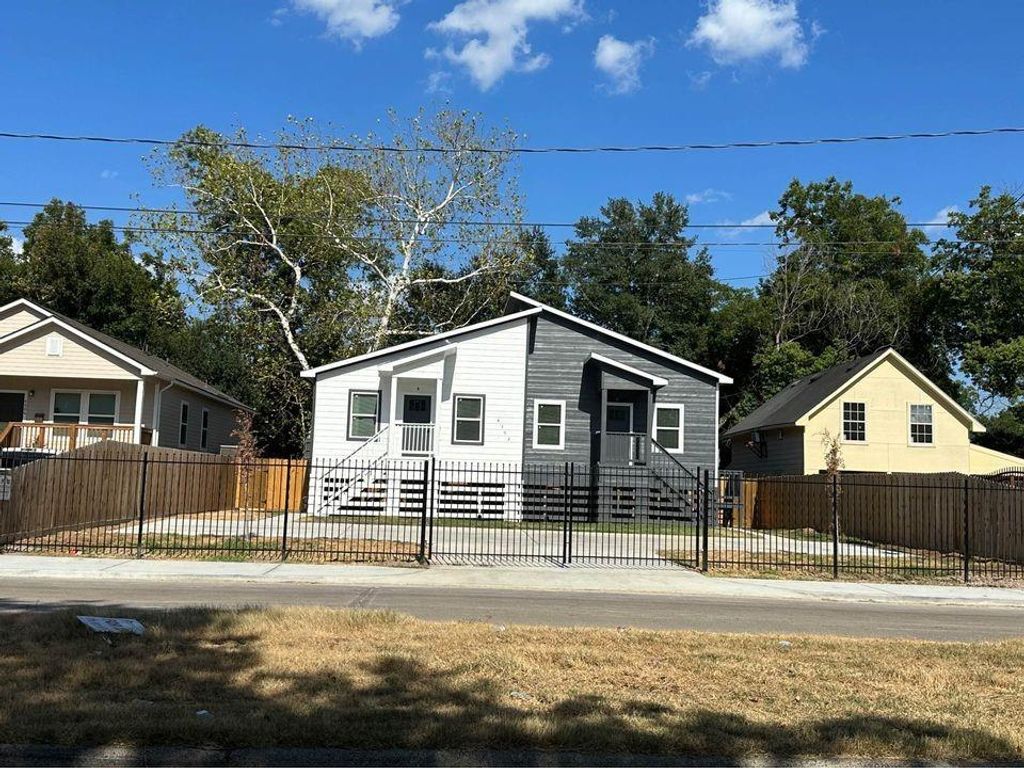 4302 Hirsch Road A, Houston, TX 77026