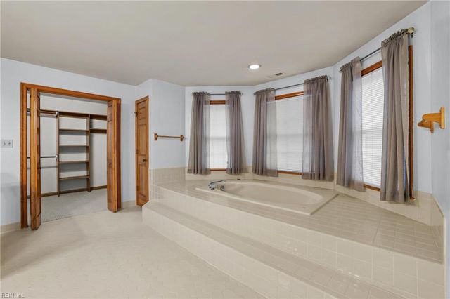 524 Warrick RD, Chesapeake, VA 23322