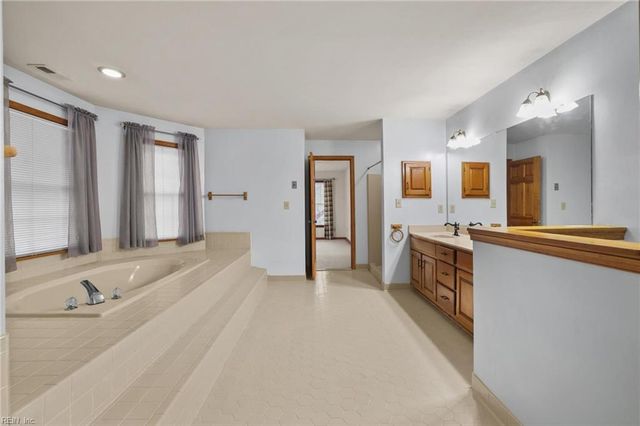 524 Warrick RD, Chesapeake, VA 23322