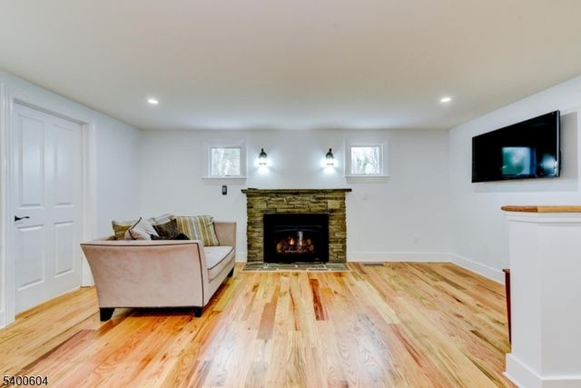 23 Amwell Rd, Millstone Boro, NJ 08844