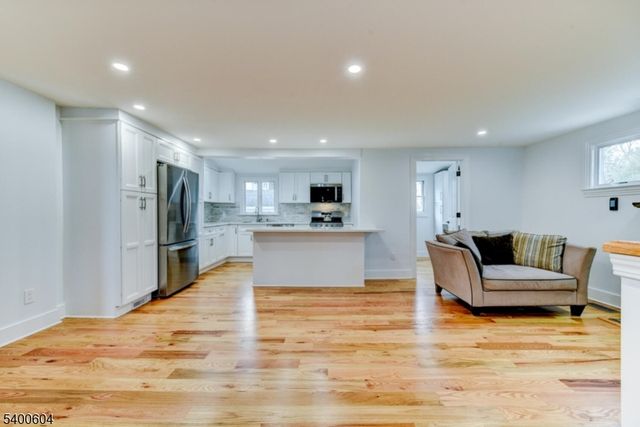 23 Amwell Rd, Millstone Boro, NJ 08844