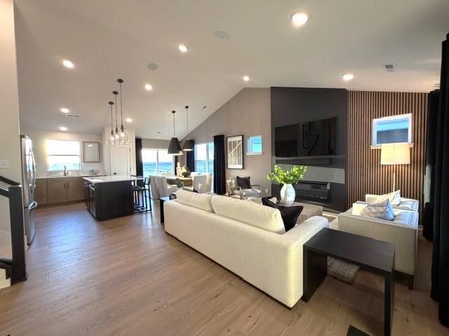 1652 Lund Way, Shakopee, MN 55379