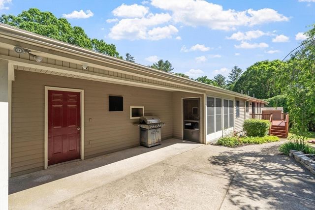 89 Stony Brook Rd, Raynham, MA 02767