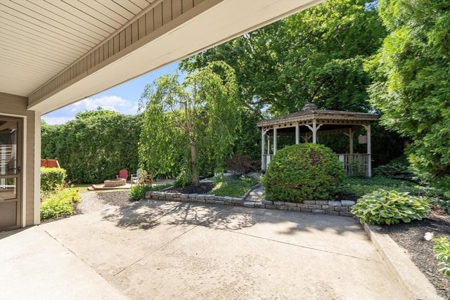 89 Stony Brook Rd, Raynham, MA 02767