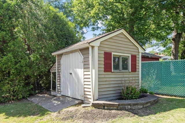 89 Stony Brook Rd, Raynham, MA 02767