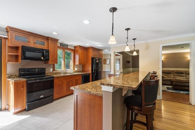 89 Stony Brook Rd, Raynham, MA 02767