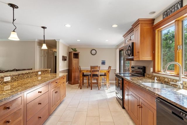 89 Stony Brook Rd, Raynham, MA 02767