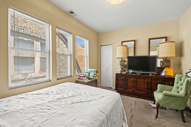 850 N Keystone Avenue, Chicago, IL 60651