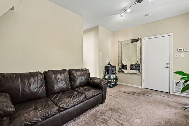 850 N Keystone Avenue, Chicago, IL 60651