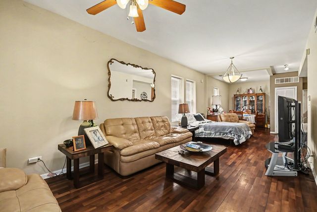 850 N Keystone Avenue, Chicago, IL 60651