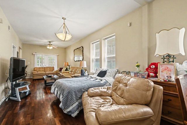 850 N Keystone Avenue, Chicago, IL 60651