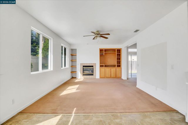 2060 Shady Forest Way, Stockton, CA 95205