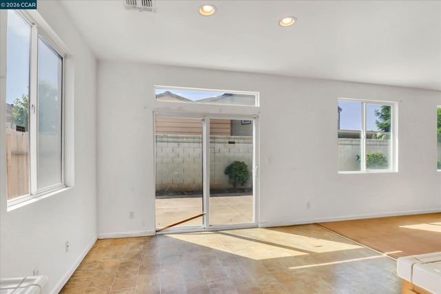 2060 Shady Forest Way, Stockton, CA 95205