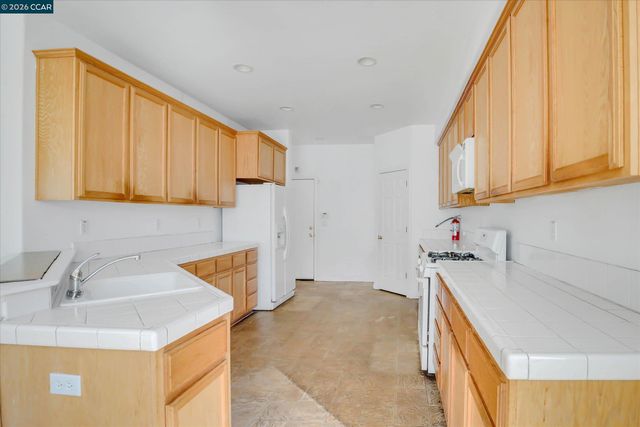 2060 Shady Forest Way, Stockton, CA 95205
