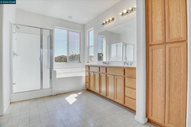 2060 Shady Forest Way, Stockton, CA 95205
